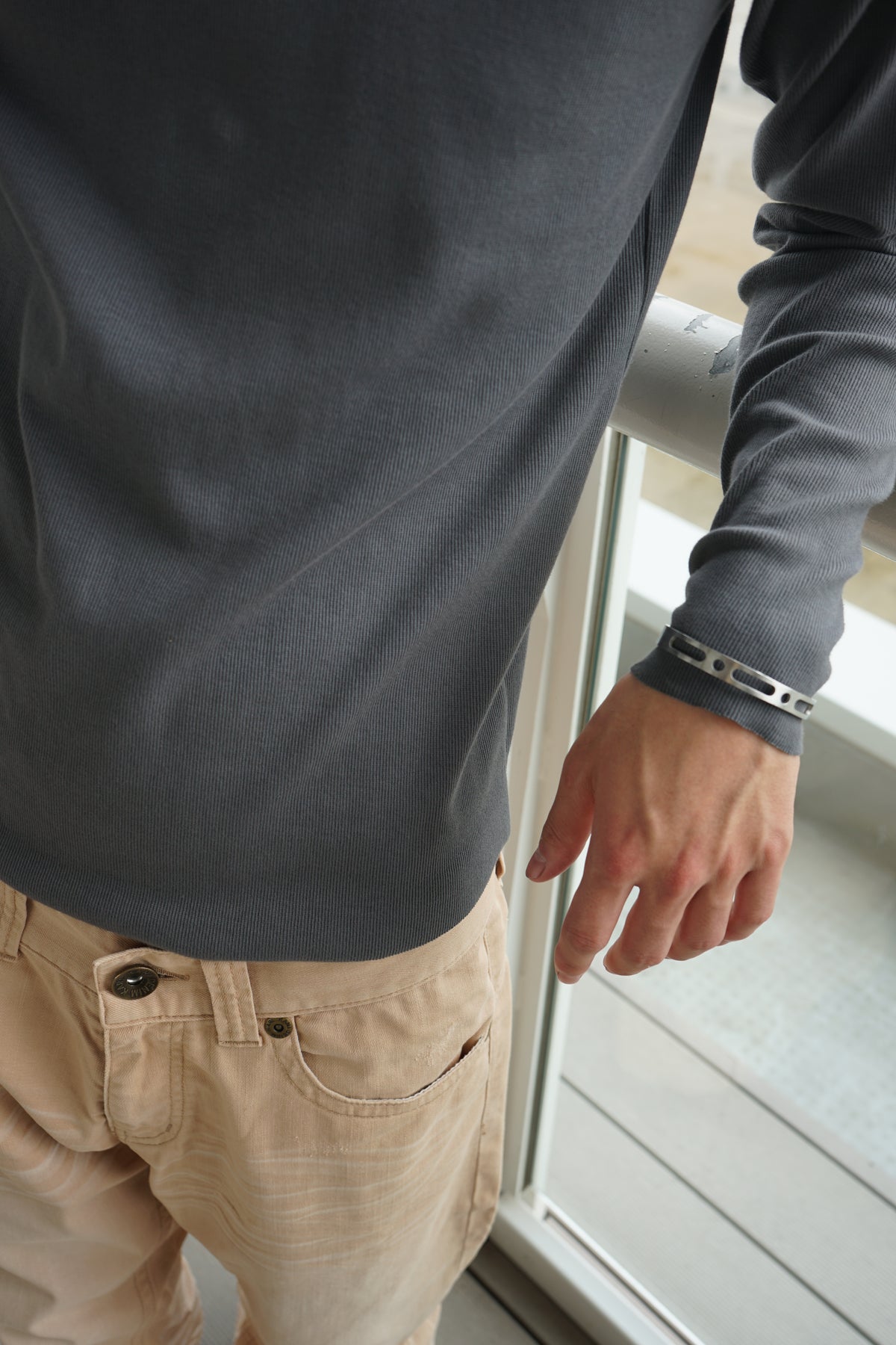 GREY RIVET RIB TOP