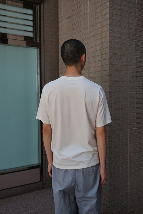 T-shirts in the mirror - White
