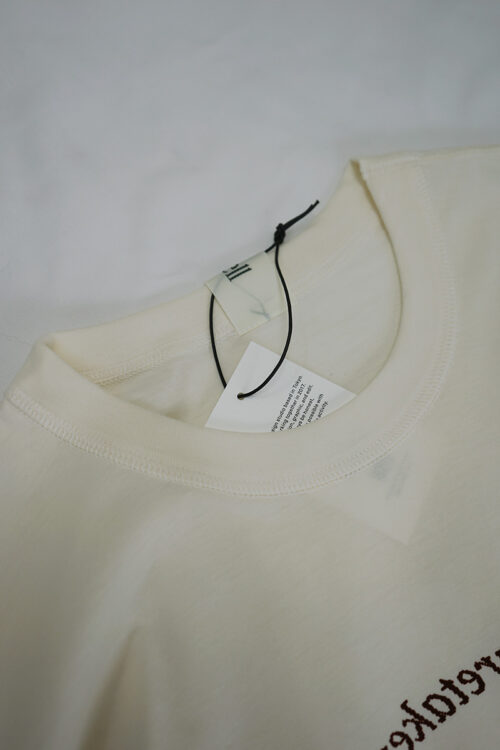 T-shirts in the mirror - White