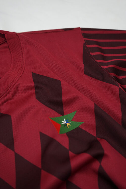 BURGUNDY WAISTBAND SS T-SHIRT
