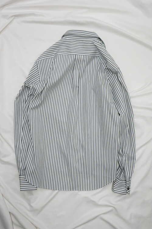 10-buttons shirt