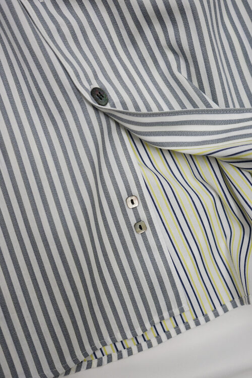 10-buttons shirt