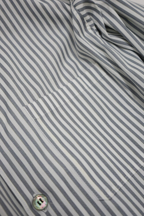 10-buttons shirt