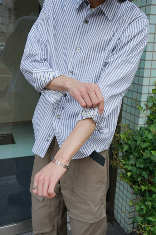 10-buttons shirt