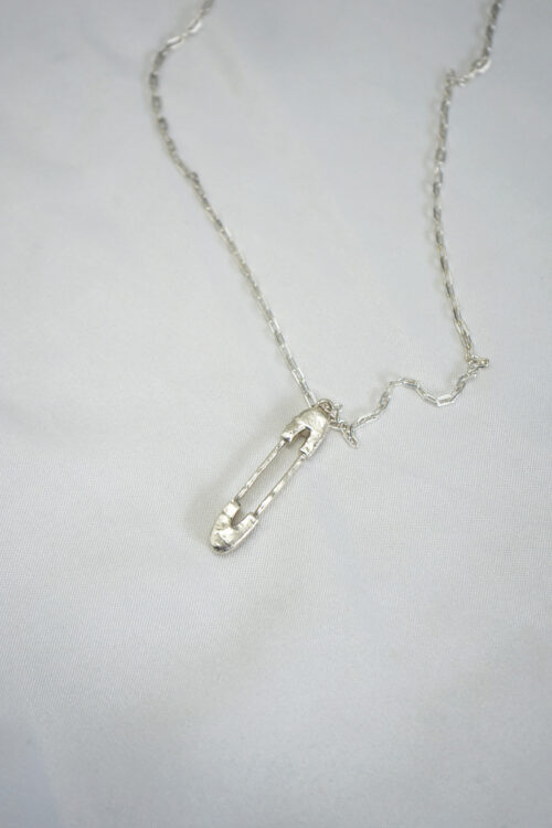 SAFETY-PIN NECKLACE 2