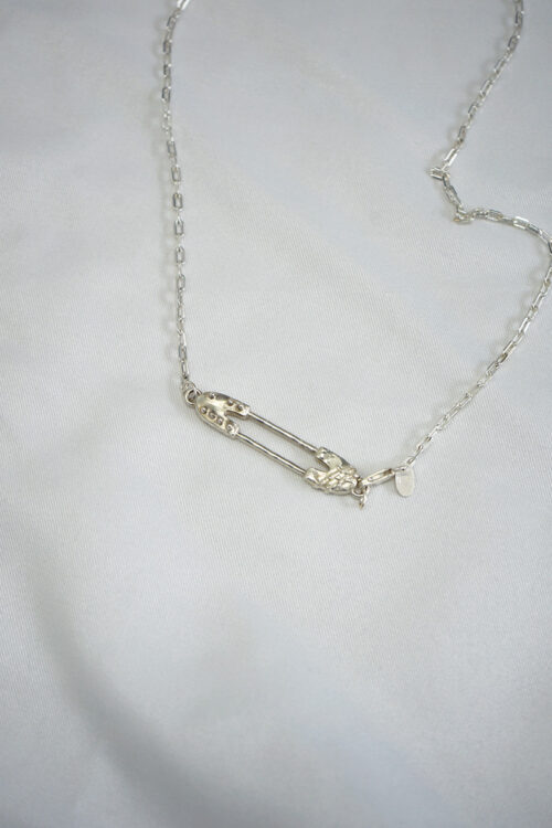 SAFETY-PIN NECKLACE 1