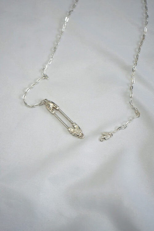 SAFETY-PIN NECKLACE 1